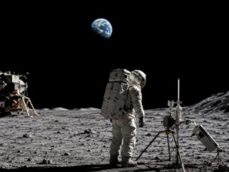 Vignette photoréaliste montrant un astronaute et le module lunaire sous un ciel noir avec la Terre