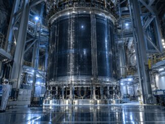 Immense détecteur cylindrique dans un laboratoire souterrain ultra-moderne